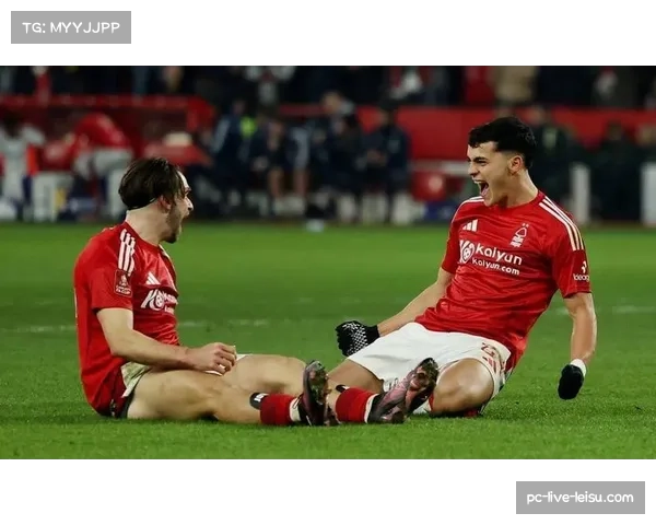 诺丁汉森林对阵利兹联 保级六分战影响降级区形势