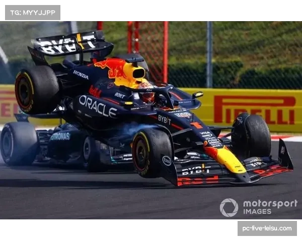 维斯塔潘在匈牙利排位赛最后飞驰圈刷紫 人车合一契合节奏需求