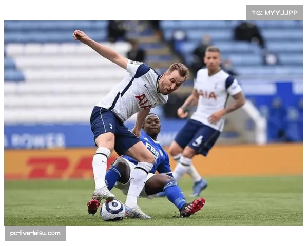 三中卫体系再现英超 利物浦与热刺的战术博弈